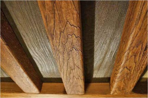 Декоративные балки на потолок из дерева. Цена вопроса или материалы для изготовления балок