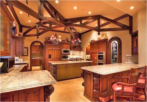 Декоративные балки на потолок из дерева. Цена вопроса или материалы для изготовления балок