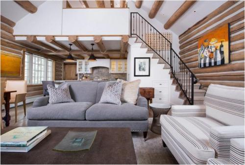 Декоративные балки на потолок из дерева. Цена вопроса или материалы для изготовления балок