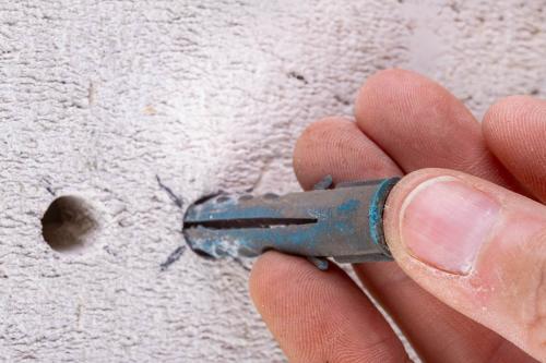 Анкера для рыхлых стен. Как закрепить дюбель в стене, из которой сыплется штукатурка