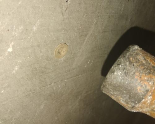 Как вкрутить шуруп в пустую стену. Крепление на бетонной стене без перфоратора, обычной дрелью без удара