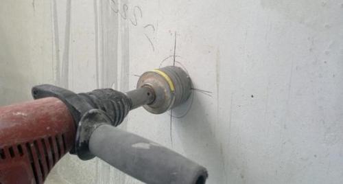 Как уменьшить диаметр отверстия в стене. Как исправить ситуацию, если после сверления стены дырка получилась больше, чем необходимо