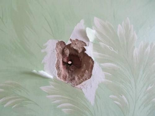 Как уменьшить диаметр отверстия в стене. Как исправить ситуацию, если после сверления стены дырка получилась больше, чем необходимо