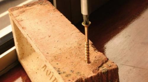 Как вставить дюбель без дрели. Выбираем саморезы по бетону без сверления