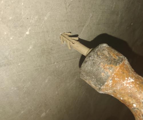 Как повесить гардину без дрели. Крепление на бетонной стене без перфоратора, обычной дрелью без удара