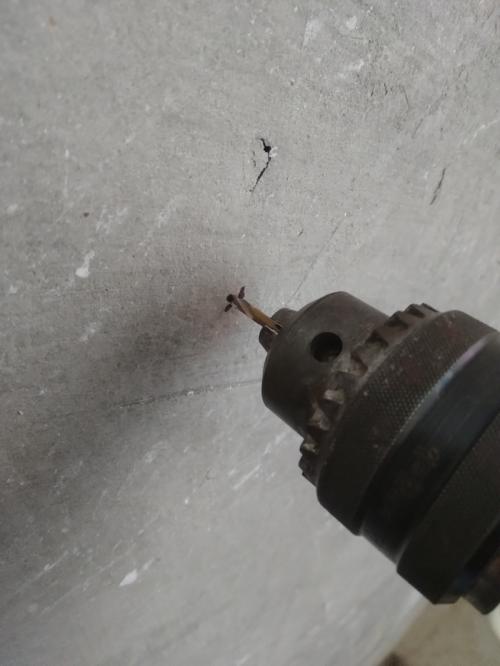 Как повесить гардину без дрели. Крепление на бетонной стене без перфоратора, обычной дрелью без удара