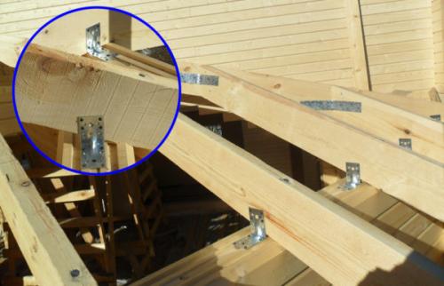 Деревянные стропила на металлическую балку. Специальными металлическими крепежными пластинами