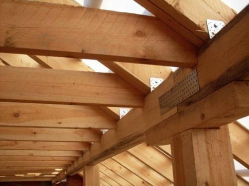 Узлы соединения деревянных балок. Крепление балок крыши к мауэрлату