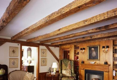 Потолок в частном доме с балками. Виды и материалы