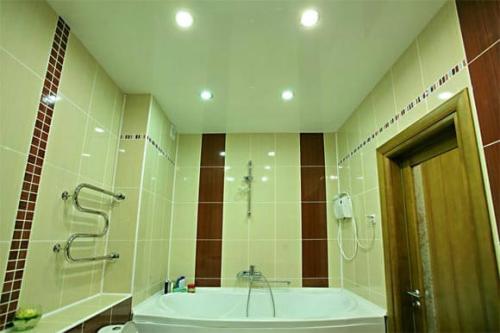 Как сделать потолок в частном доме своими руками. Монтаж настильного потолка 17 Как сделать потолок в частном доме своими руками. Монтаж настильного потолка 17