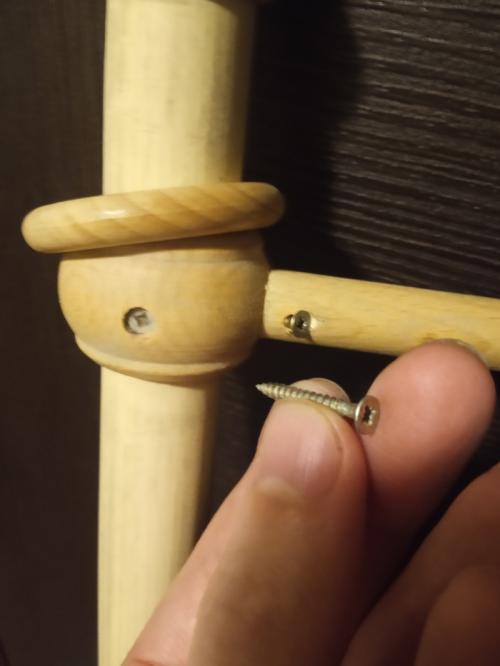 Карниз вываливается из стены. Карниз постоянно отваливается. Проблема решена