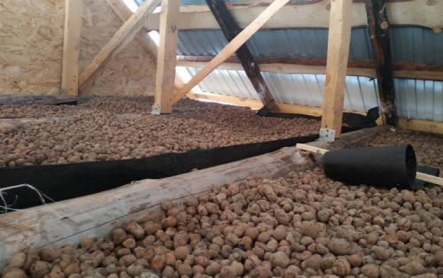 Как утеплить потолок в кирпичном доме. Утеплитель для потолка под холодной крышей —, какой выбрать, технология монтажа