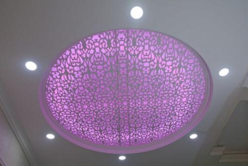 Нарядные декоративные балки и особенности их крепления. Какому стилю подходит декорирование балками