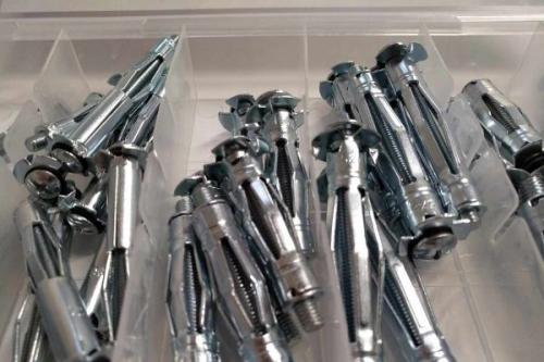 Как укрепить дюбель в стене. Устройство настенного крепежа 11