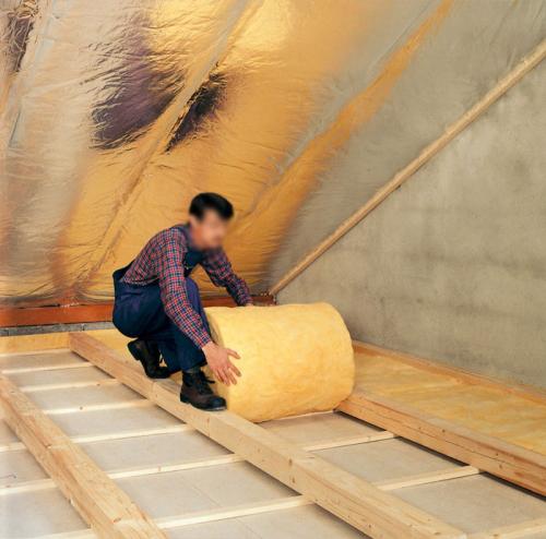 Чем утеплить потолок в частном доме недорого. Чем лучше утеплить потолок частного дома с холодным чердаком недорого