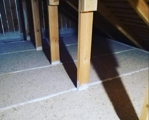 Утепление потолка снаружи в частном доме. Как и чем утеплить потолок с холодной крышей в деревянном доме своими руками просто и надёжно