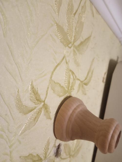 Карниз вываливается из стены. Карниз постоянно отваливается. Проблема решена