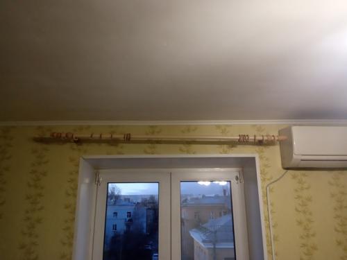 Карниз вываливается из стены. Карниз постоянно отваливается. Проблема решена