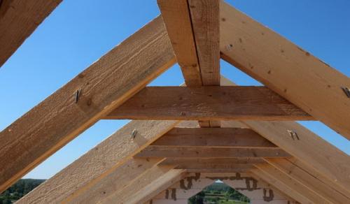 Крепление стропил к стене проволокой. Крепление стропил к коньковому брусу: 6 основных способов монтажа