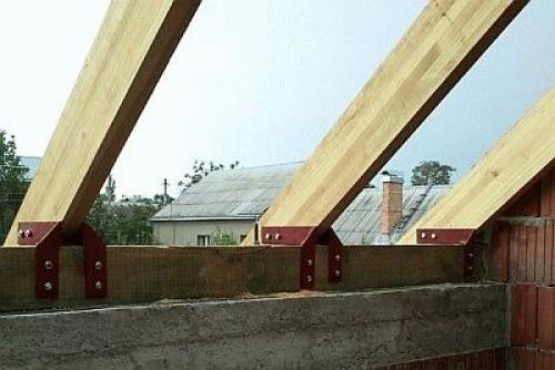 Крепление стропил двухскатной крыши. Элементы входящие в каркас крыши 01