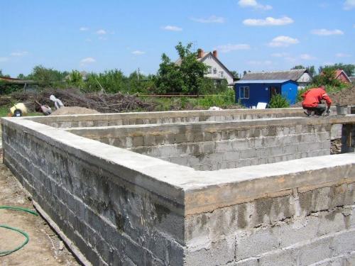 Крепление балок перекрытия к армопоясу. Устройство, виды и особенности изготовления армированного укрепляющего пояса для балок перекрытия