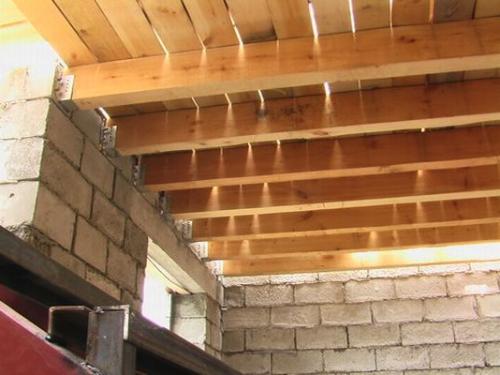 Сборные балки перекрытия из досок. Какую древесину лучше выбрать для деревянных перекрытий и как правильно уложить балки? 13