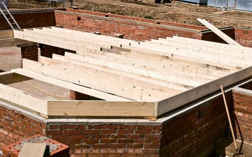 Сборные балки перекрытия из досок. Какую древесину лучше выбрать для деревянных перекрытий и как правильно уложить балки?