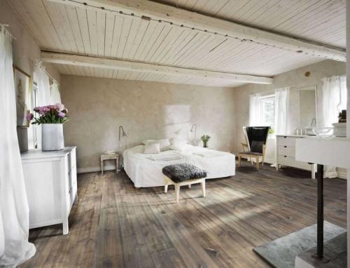 Отделка стен старыми досками. Веяние моды или традиция?