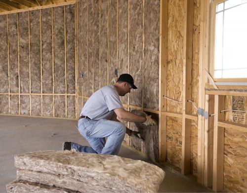 Чем дешевле утеплить каркасный дом. Утепление минеральной ватой