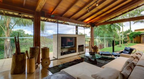 Балки на потолок из дерева. Крепление фальшбалок к потолку. Инструкция 05