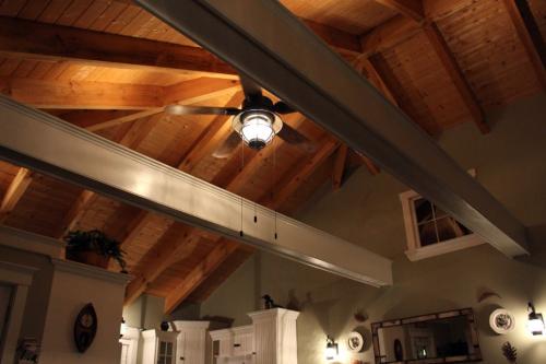 Балки на потолок из дерева. Крепление фальшбалок к потолку. Инструкция 12