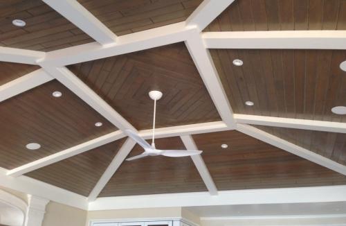 Балки на потолок из дерева. Крепление фальшбалок к потолку. Инструкция 07