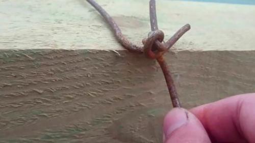 На что крепить обрешетку к бетону. Крепление бруса к бетонному полу 11