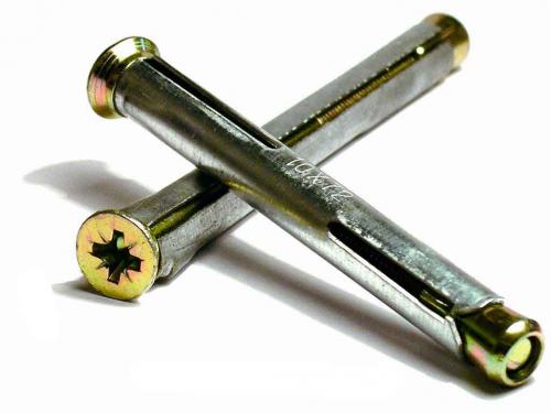 Какими дюбелями крепить обрешетку к стене. Монтаж деревянной обрешетки под сайдинг 02