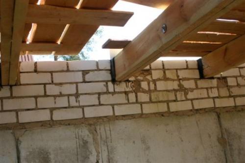 Деревянные перекрытия в кирпичном доме. Балки из бруса, досок, круглого леса