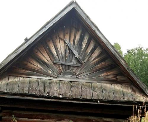 Деревянные украшения на передней части крыши. Немного истории