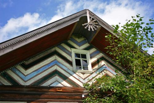 Деревянные украшения на передней части крыши. Немного истории