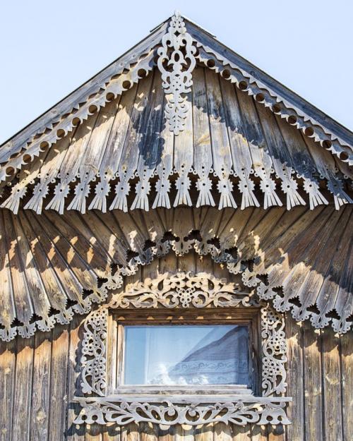 Деревянные украшения на передней части крыши. Немного истории