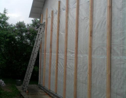 Чем крепить минвату к деревянной стене