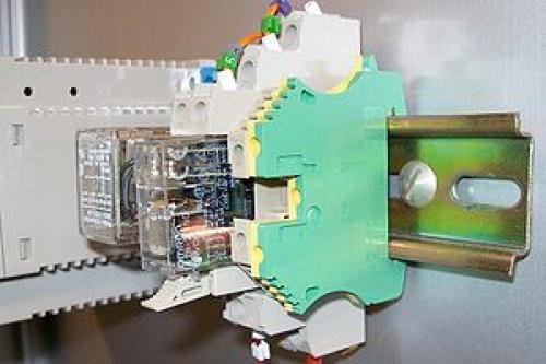 Крепление дин рейки в шкафу. G-образная 14