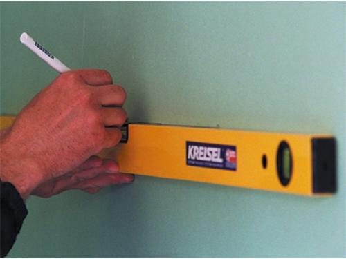 Как крепить обрешетку к бетонной стене?