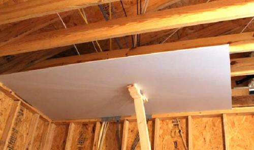 Как обшить стены гипсокартоном в старом деревянном доме. Особенности