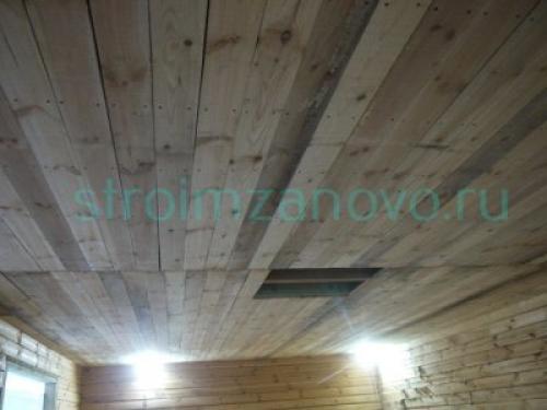 Как подшить потолок досками одному. Как подшить потолок одному шестиметровыми досками
