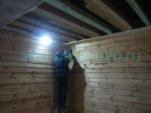 Как подшить потолок досками одному. Как подшить потолок одному шестиметровыми досками