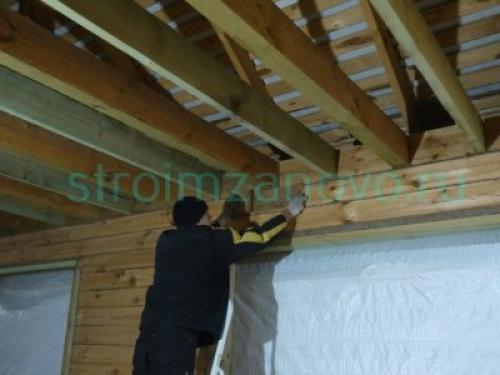Как подшить потолок досками одному. Как подшить потолок одному шестиметровыми досками