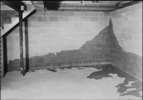 Как скрепить кирпичную стену с брусовой. Монтаж на кладку плашмя 02