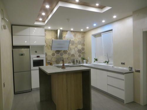 Потолок из гипсокартона на кухне: 25 вдохновляющих интерьеров