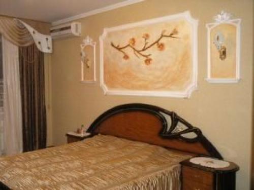 Как крепить декоративные рейки на стену с обоями. Применение молдинга