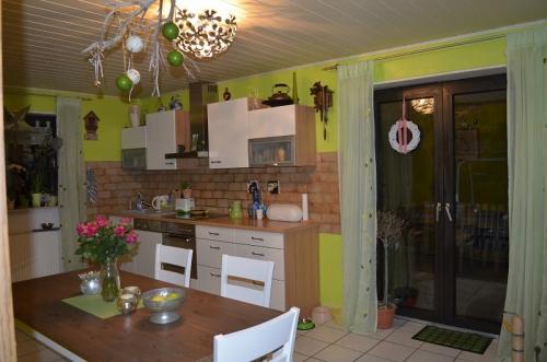 Потолок из реек в квартире. Разновидности