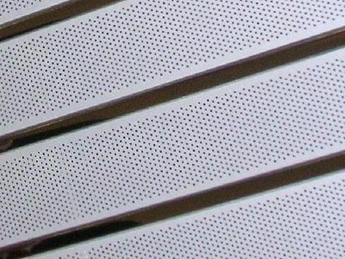 Потолок из реек в квартире. Разновидности